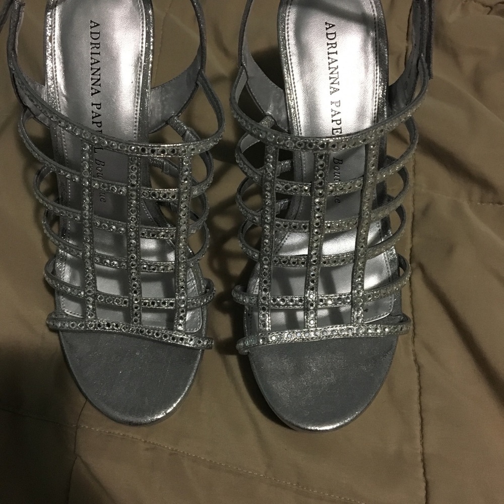 Adrianna Papell silver shoes 6.5